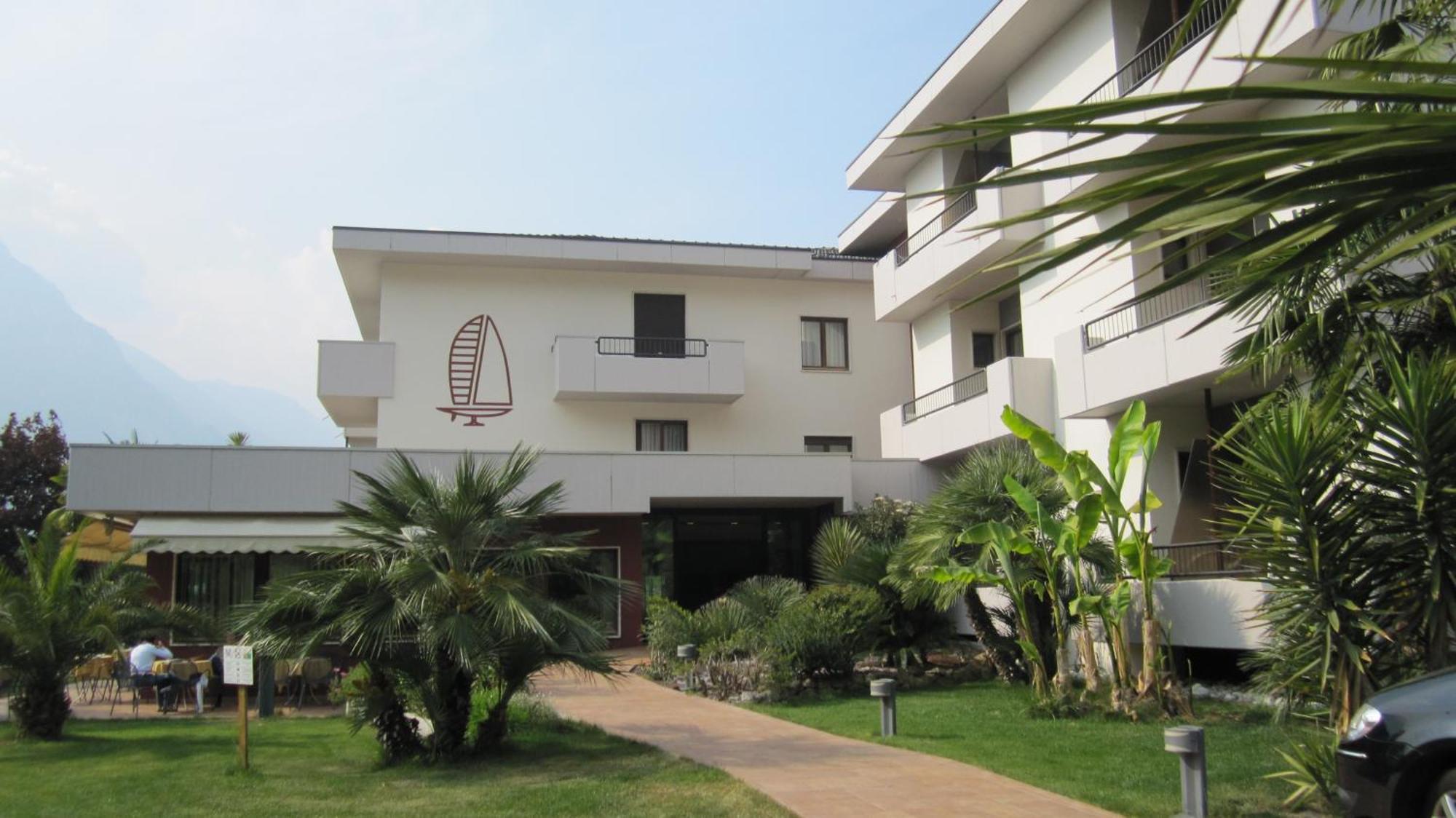 Hotel Villa Claudia Torbole Sul Garda Exterior foto