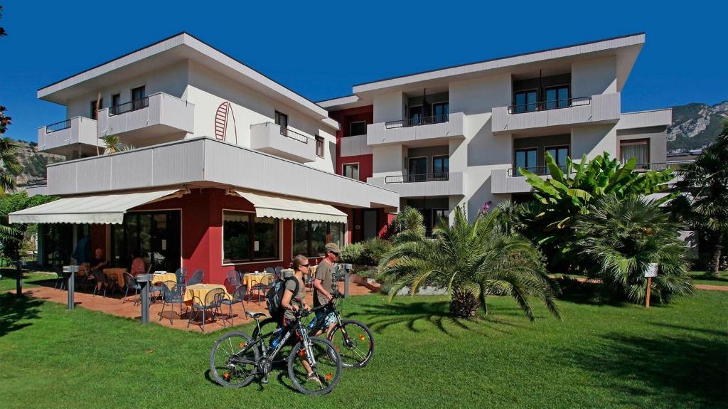Hotel Villa Claudia Torbole Sul Garda Exterior foto